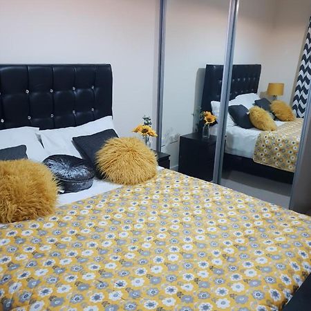 Bambz Luxury Aparment Манчестър Екстериор снимка