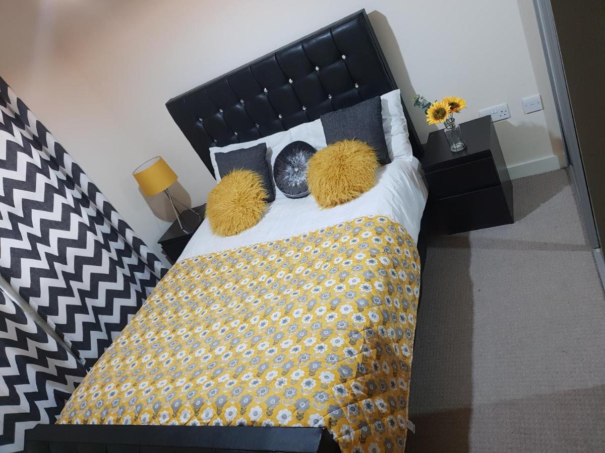 Bambz Luxury Aparment Манчестър Екстериор снимка