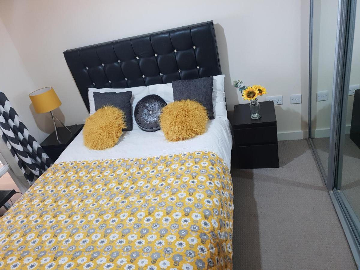 Bambz Luxury Aparment Манчестър Екстериор снимка