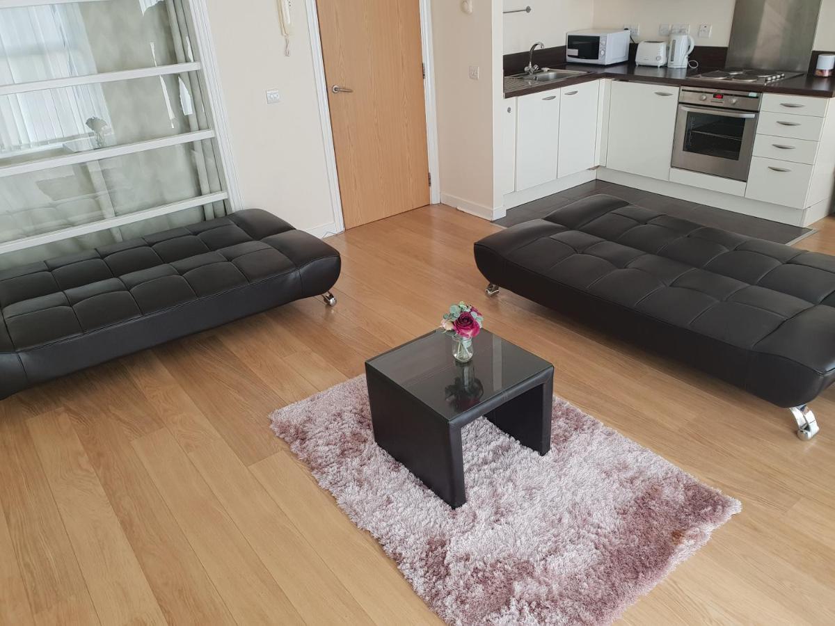 Bambz Luxury Aparment Манчестър Екстериор снимка