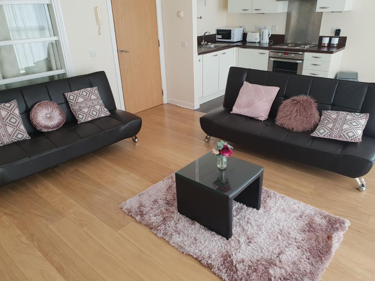 Bambz Luxury Aparment Манчестър Екстериор снимка