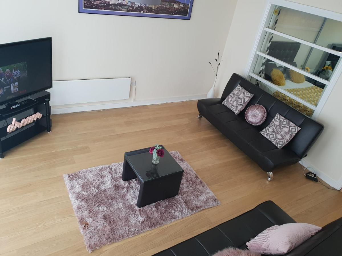 Bambz Luxury Aparment Манчестър Екстериор снимка