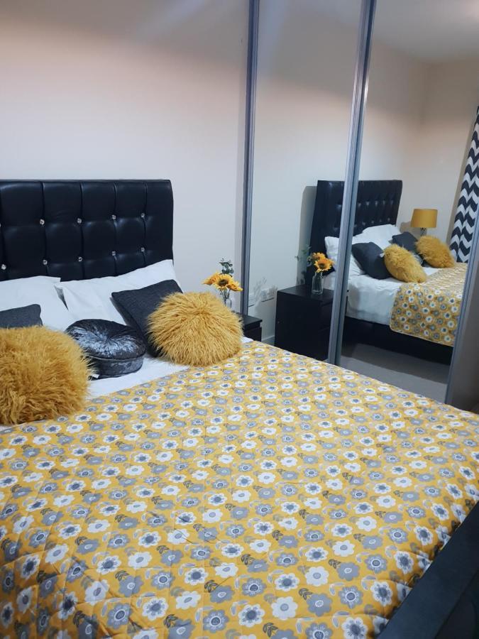 Bambz Luxury Aparment Манчестър Екстериор снимка