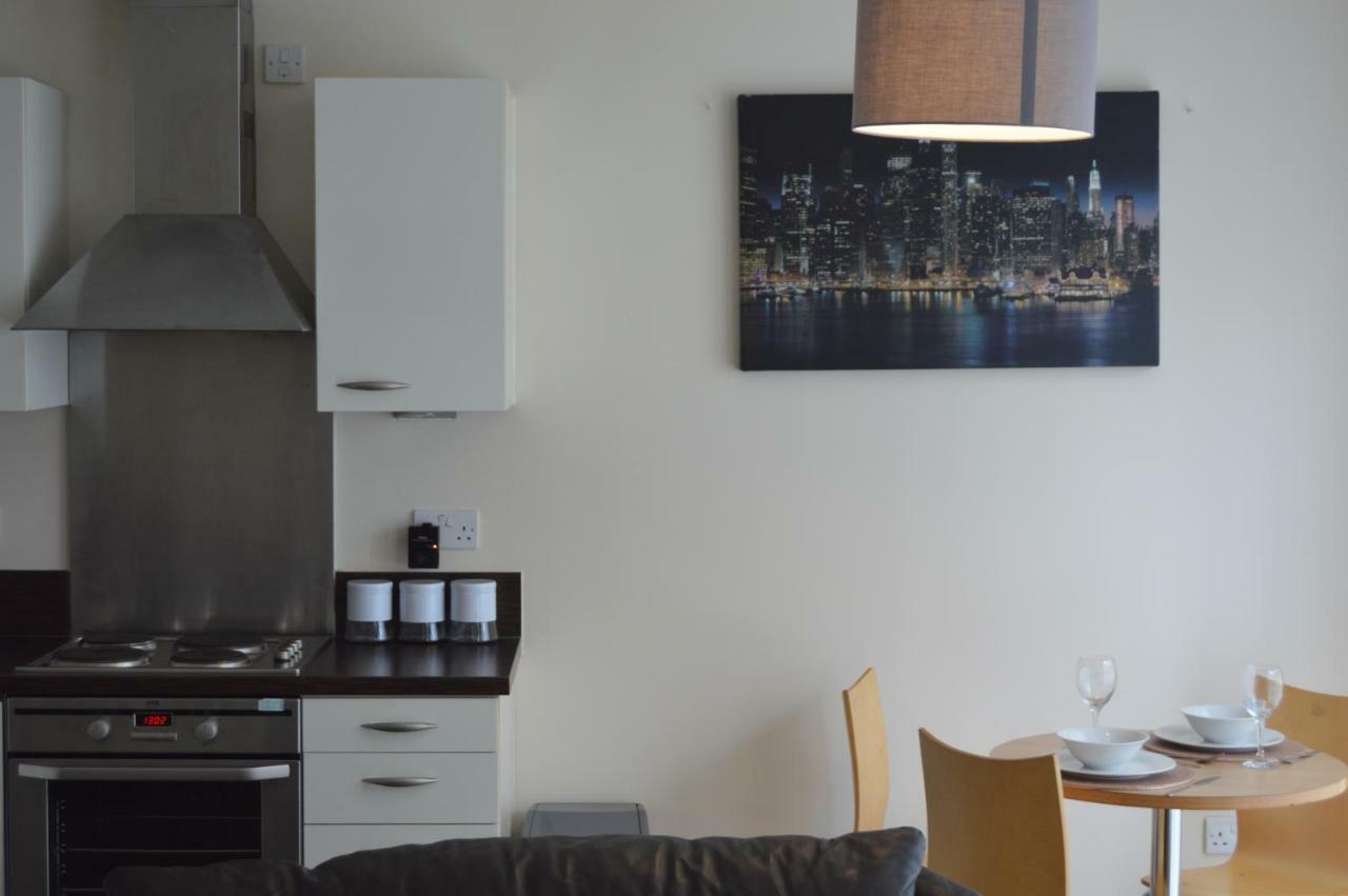 Bambz Luxury Aparment Манчестър Екстериор снимка